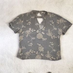 Gimmicks woman’s top. Pale olive w/tan brocade